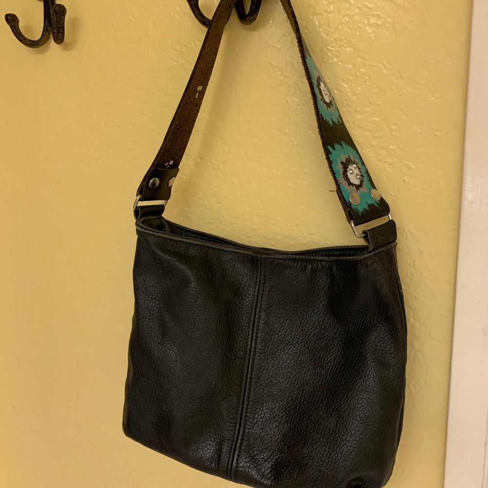 Elegant Black Leather Shoulder Bag with Floral Strap